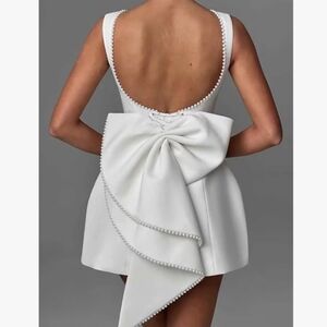 Elegant White Sleeveless Dress